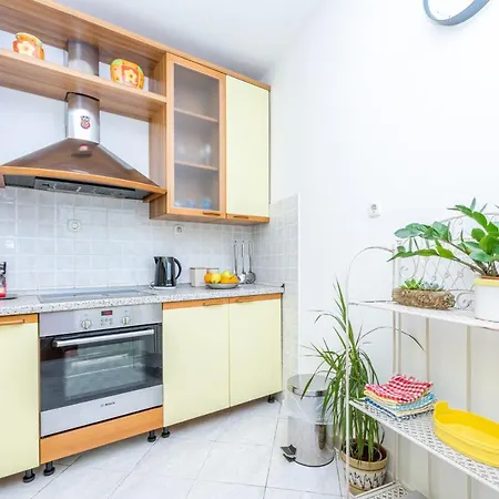 B&a - Center Of Apartment Split