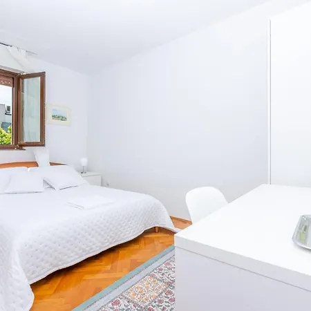 B&a - Center Of Apartment *